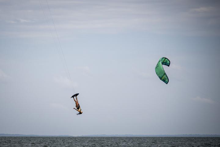 Salto alto com a pipa verde